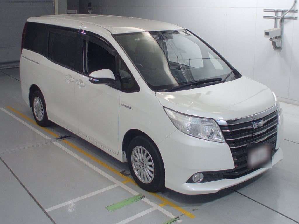 2014 toyota Noah Hybrid